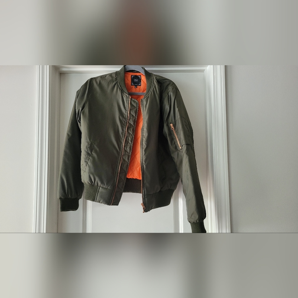 NWOT-Iris Los Angeles Olive Green Bomber Jacket With Orange Lining Size L